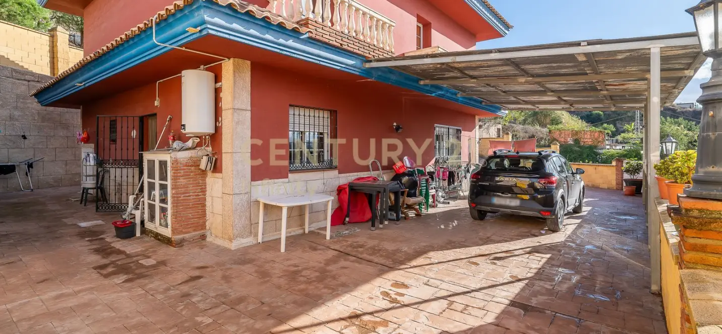 Sale of detached villa in El Hornillo 1