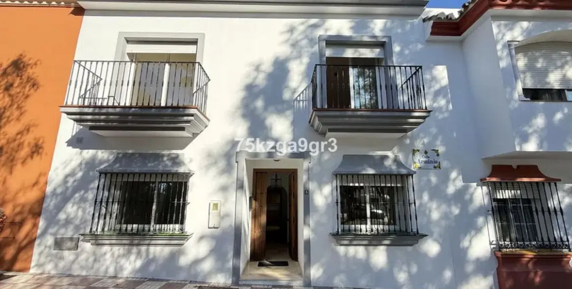 Продажа таунхауса в Estepona 1