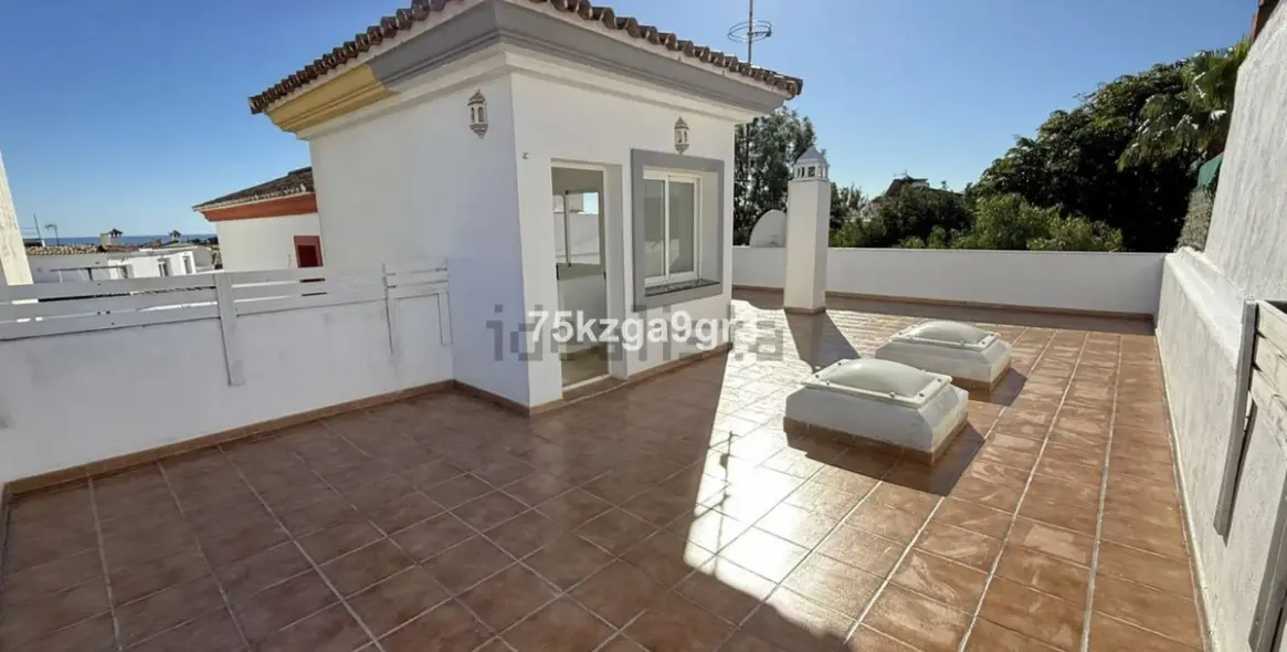 Продажа таунхауса в Estepona 9