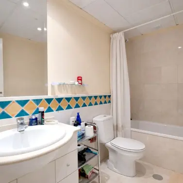 Продажа апартаментов на среднем этаже в Marbella