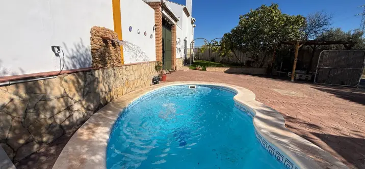Sale of detached villa in Antequera 0