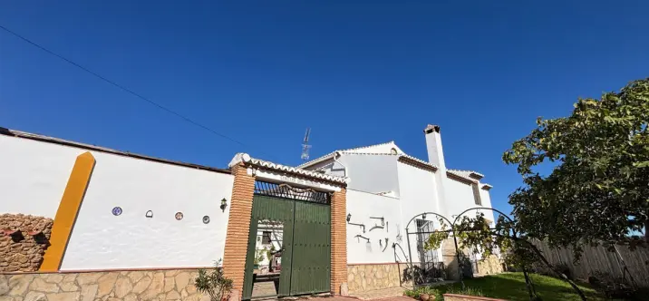 Sale of detached villa in Antequera 2