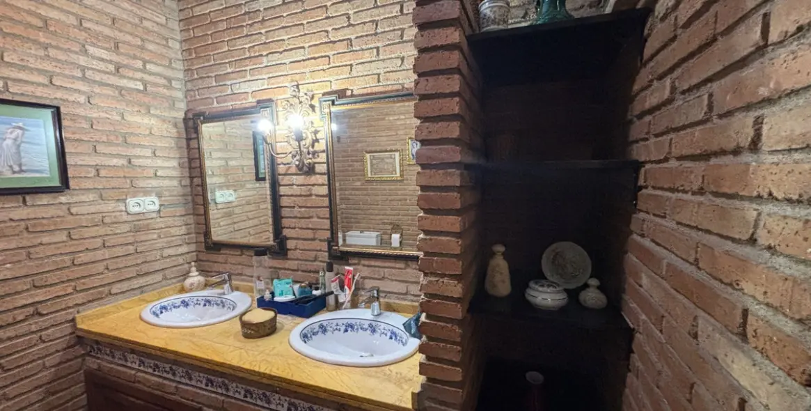 Sale of detached villa in Antequera 15