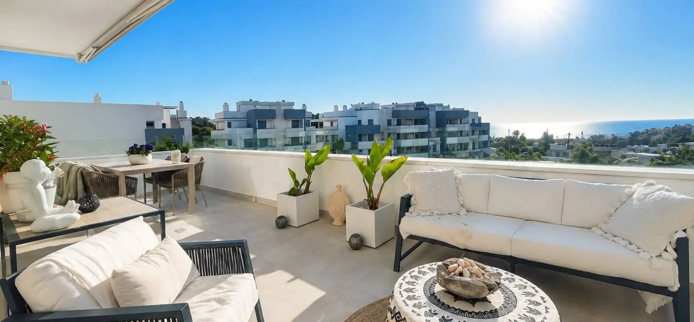 Venta de ático dúplex en Estepona 2