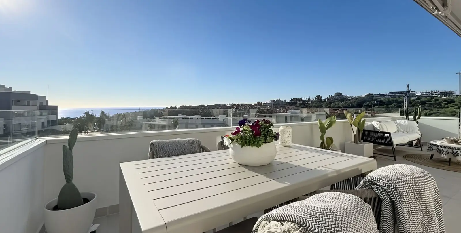 Venta de ático dúplex en Estepona 20