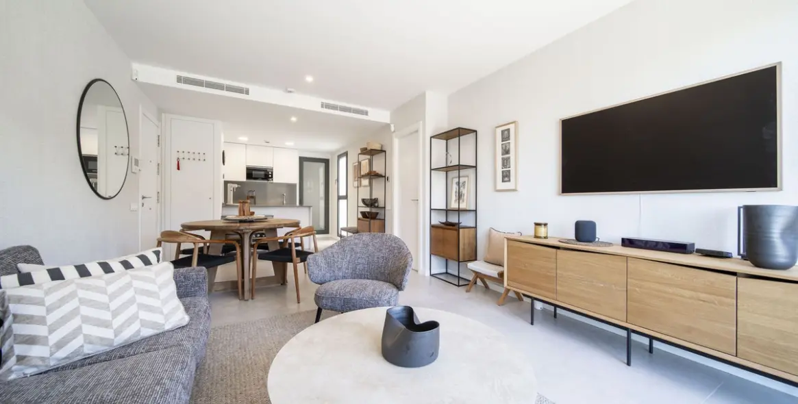 Sale of middle floor apartment in Carvajal 1