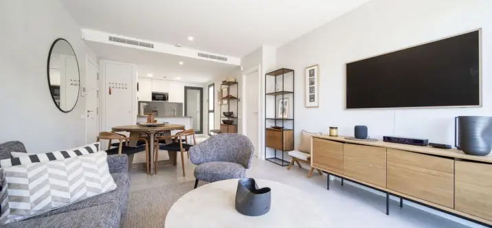 Sale of middle floor apartment in Carvajal 0