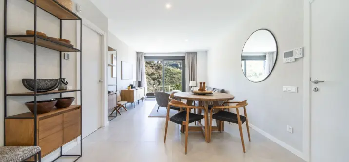 Sale of middle floor apartment in Carvajal 1