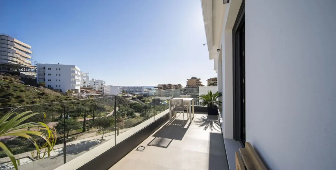 Sale of middle floor apartment in Carvajal 4