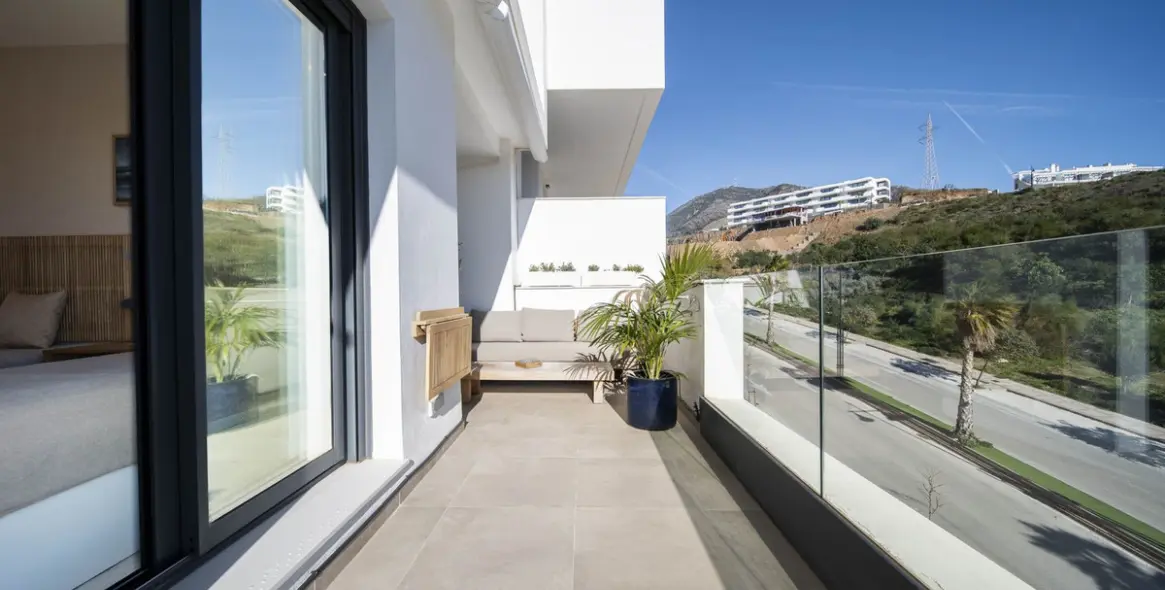 Sale of middle floor apartment in Carvajal 5