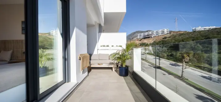 Sale of middle floor apartment in Carvajal 4