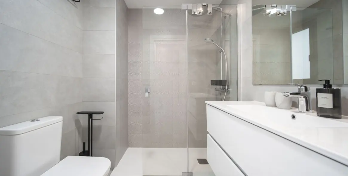 Sale of middle floor apartment in Carvajal 9