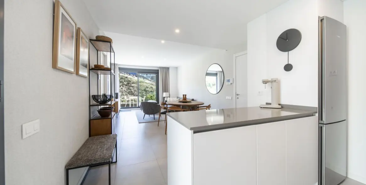 Sale of middle floor apartment in Carvajal 14