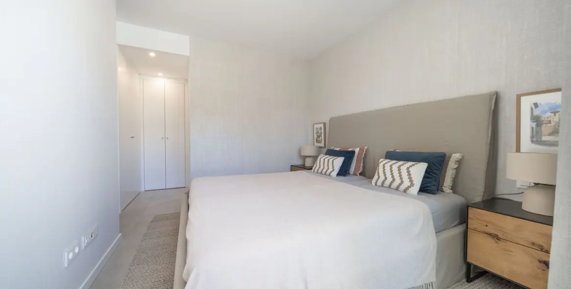 Sale of middle floor apartment in Carvajal 16