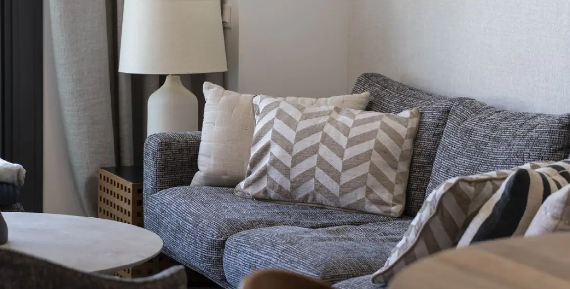 Sale of middle floor apartment in Carvajal 19