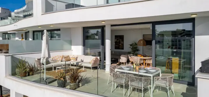 Sale of middle floor apartment in Fuengirola 0