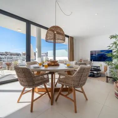 Sale of middle floor apartment in Fuengirola