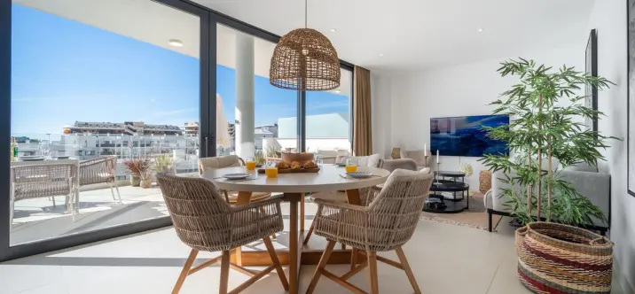 Sale of middle floor apartment in Fuengirola 2