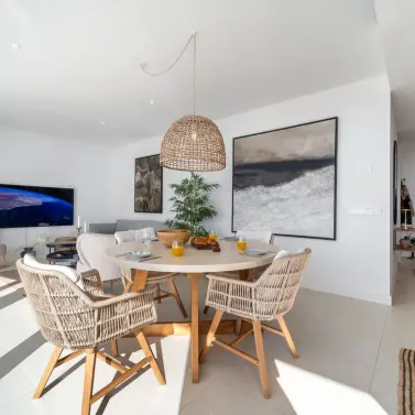 Sale of middle floor apartment in Fuengirola