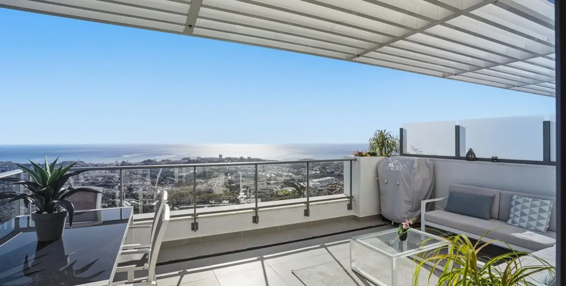 Sale of penthouse in Benalmadena 1