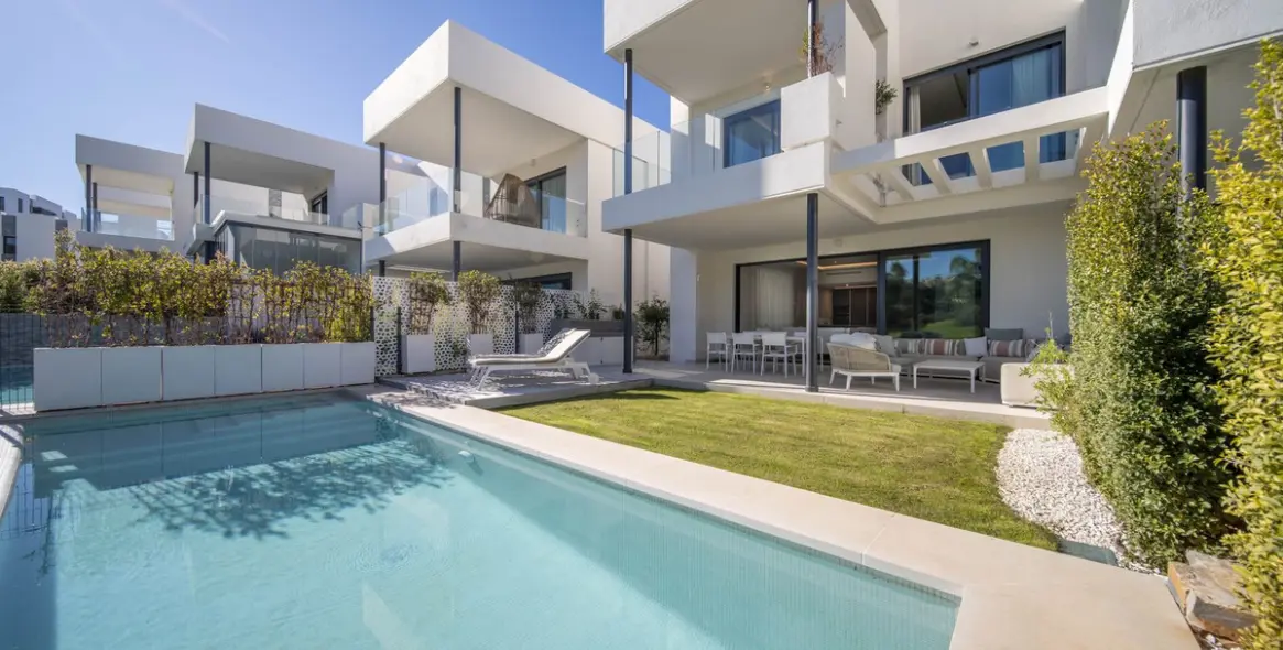 Продажа дома на две семьи в Marbella 3