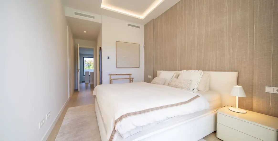 Продажа дома на две семьи в Marbella 5