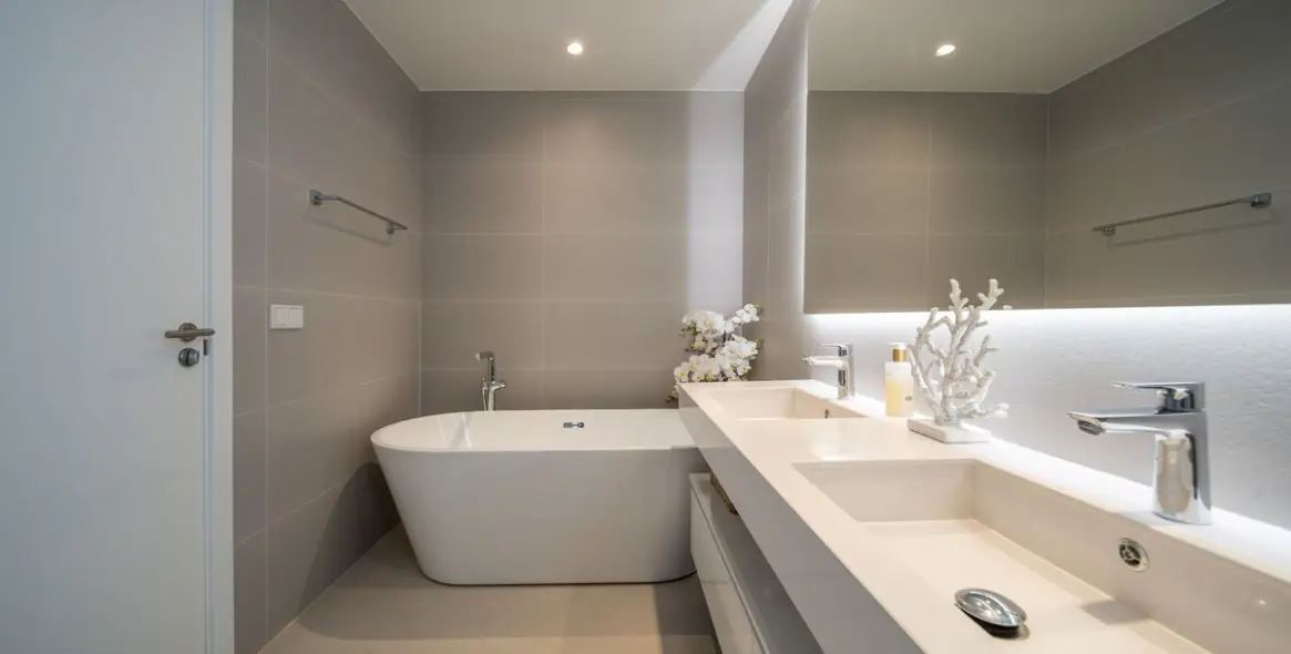 Продажа дома на две семьи в Marbella 12