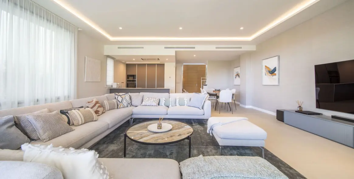 Продажа дома на две семьи в Marbella 18