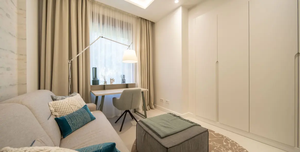 Продажа дома на две семьи в Marbella 20