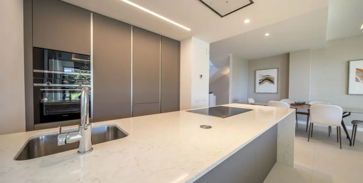 Продажа дома на две семьи в Marbella 28