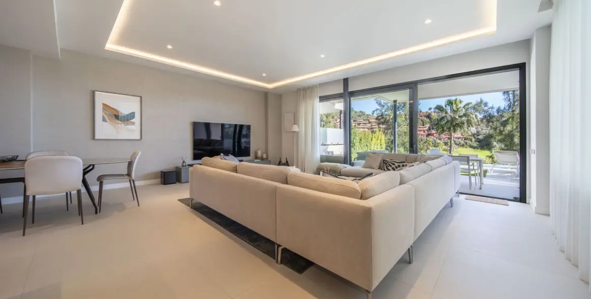 Продажа дома на две семьи в Marbella 31