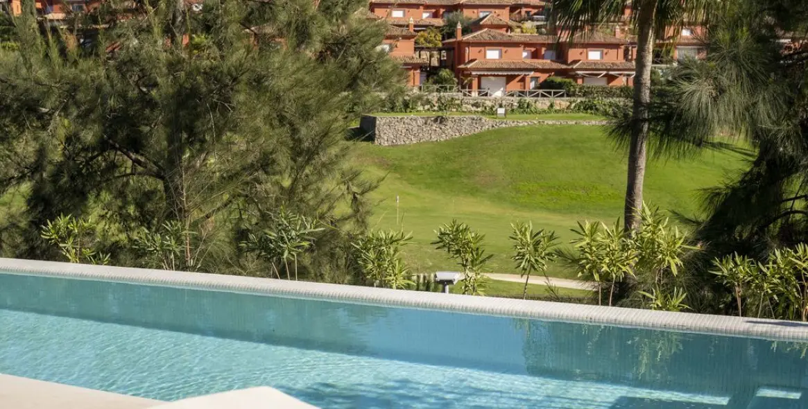 Продажа дома на две семьи в Marbella 35