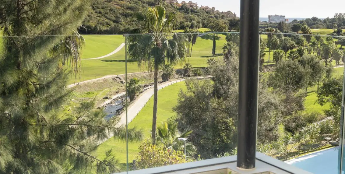 Продажа дома на две семьи в Marbella 40