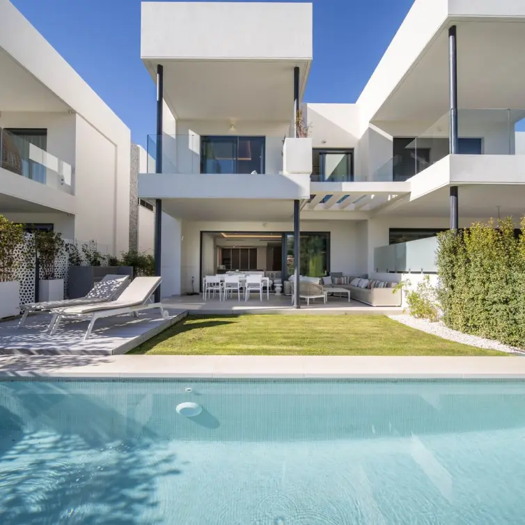Продажа дома на две семьи в Marbella