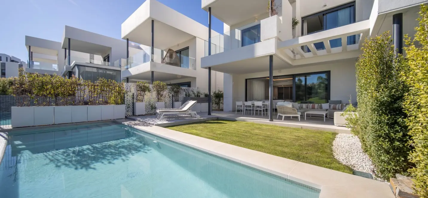 Продажа дома на две семьи в Marbella 2