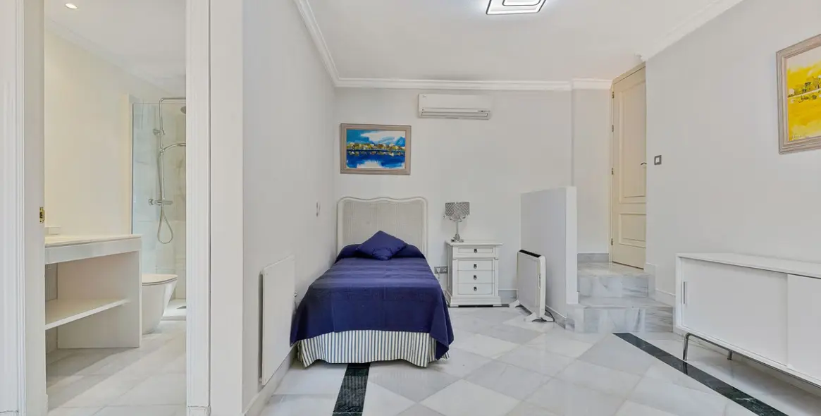 Долгосрочная аренда  отдельно стоящей виллы в Guadalmina Baja 26