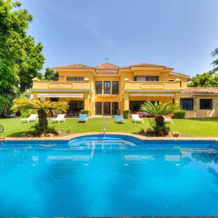Long-term rent of detached villa in Guadalmina Baja