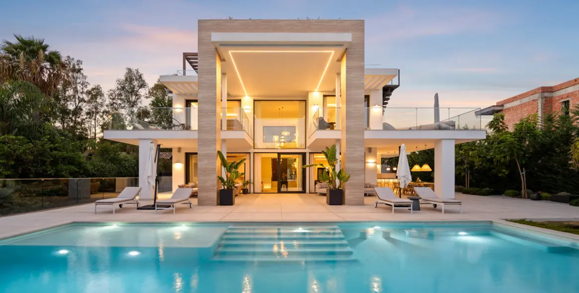 Sale of detached villa in The Golden Mile 1