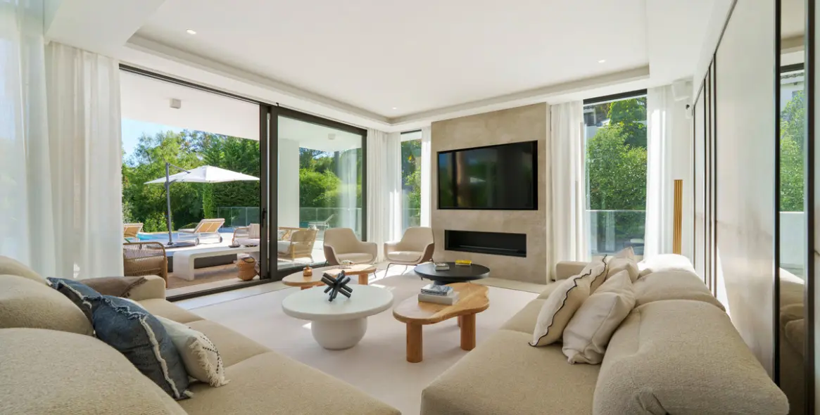 Sale of detached villa in The Golden Mile 5