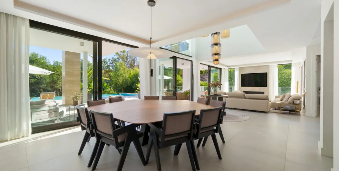 Sale of detached villa in The Golden Mile 6