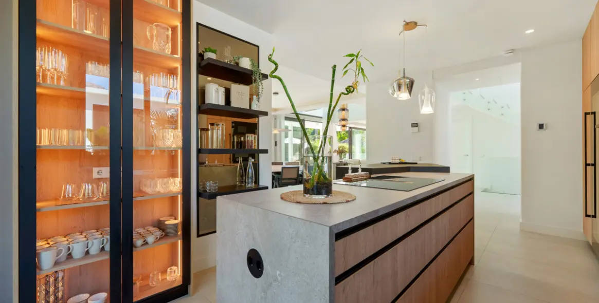 Sale of detached villa in The Golden Mile 9