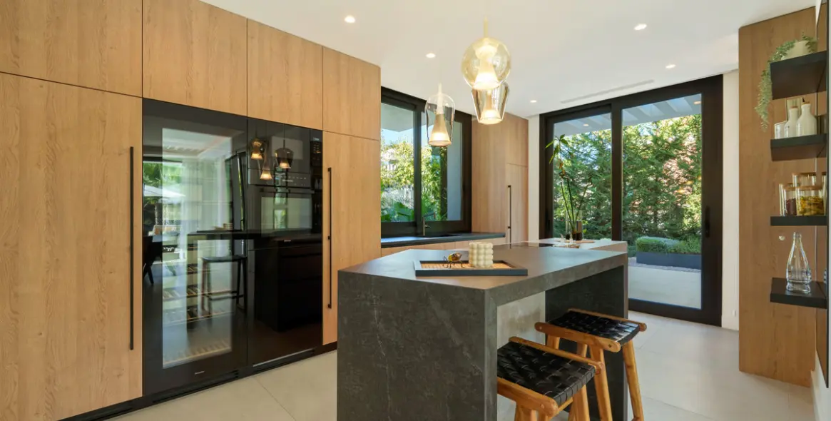 Sale of detached villa in The Golden Mile 10