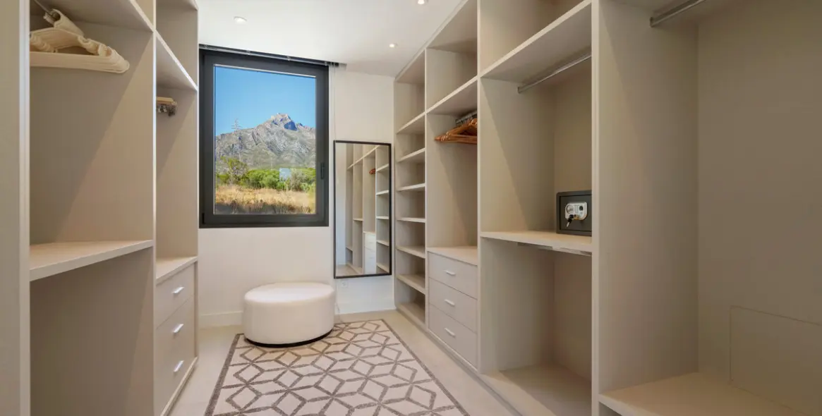 Sale of detached villa in The Golden Mile 19