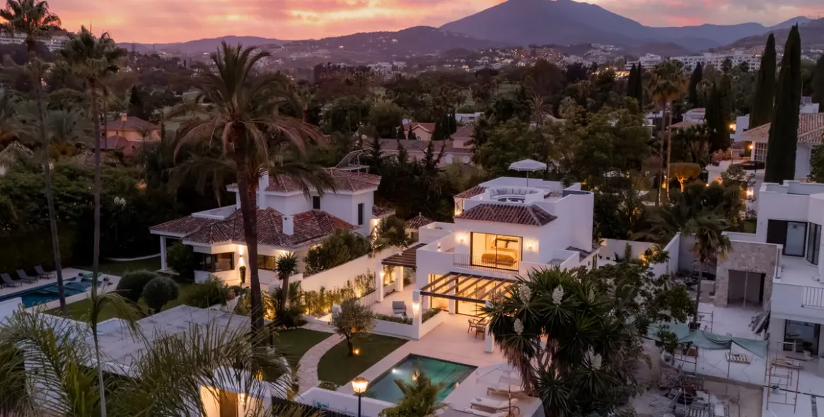 Продажа  отдельно стоящей виллы в Nueva Andalucía 1