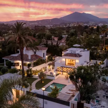 Venta de villa independiente en Nueva Andalucía