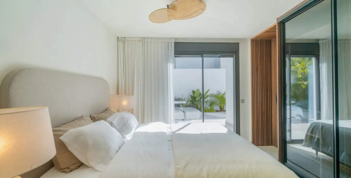 Продажа  отдельно стоящей виллы в Nueva Andalucía 12