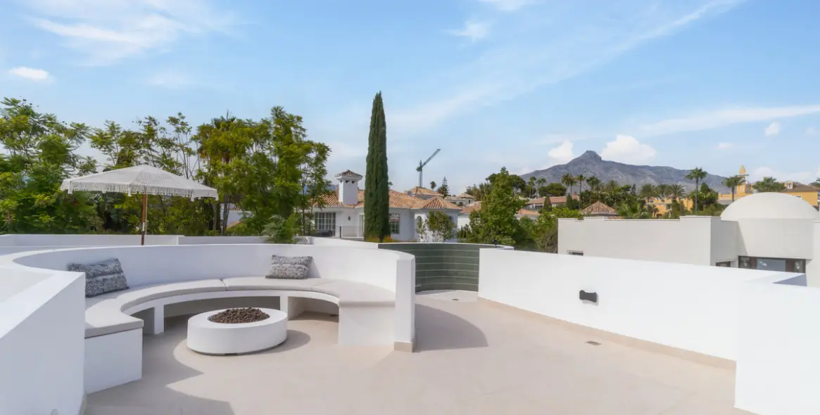 Продажа  отдельно стоящей виллы в Nueva Andalucía 18