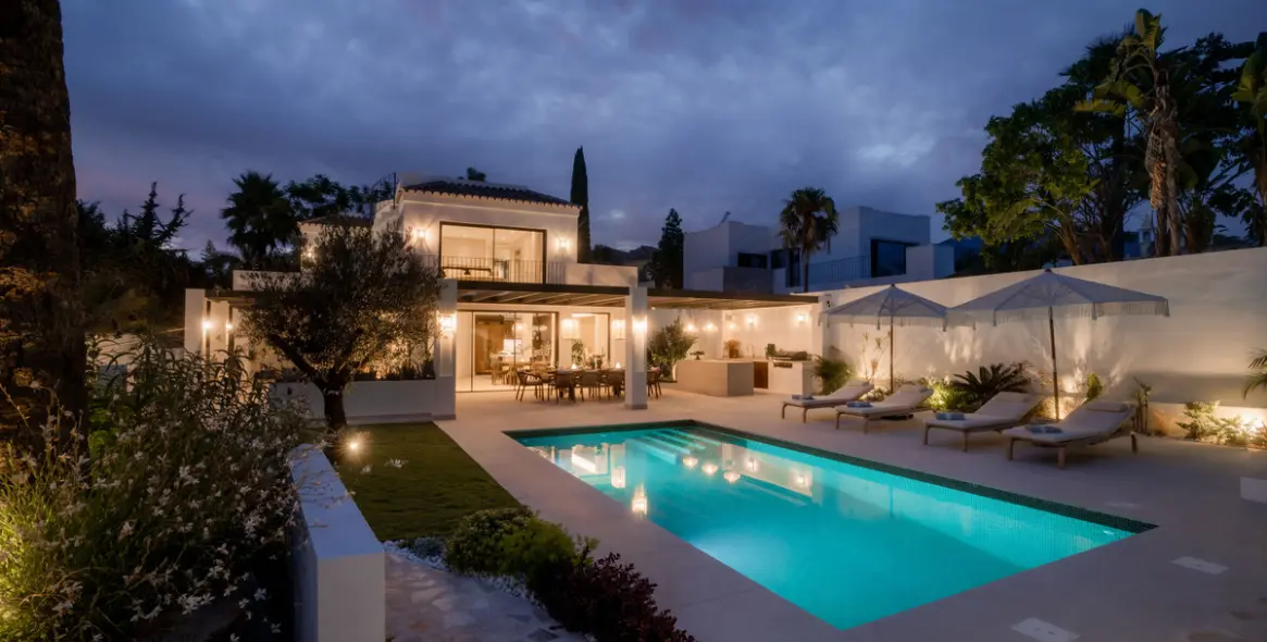 Продажа  отдельно стоящей виллы в Nueva Andalucía 24