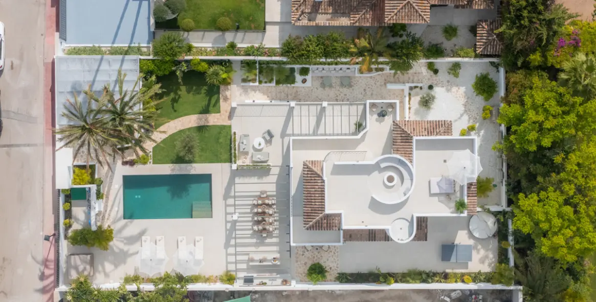 Продажа  отдельно стоящей виллы в Nueva Andalucía 40