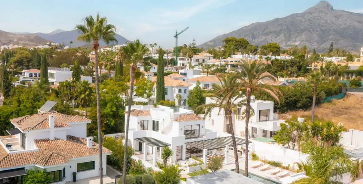 Продажа  отдельно стоящей виллы в Nueva Andalucía 41